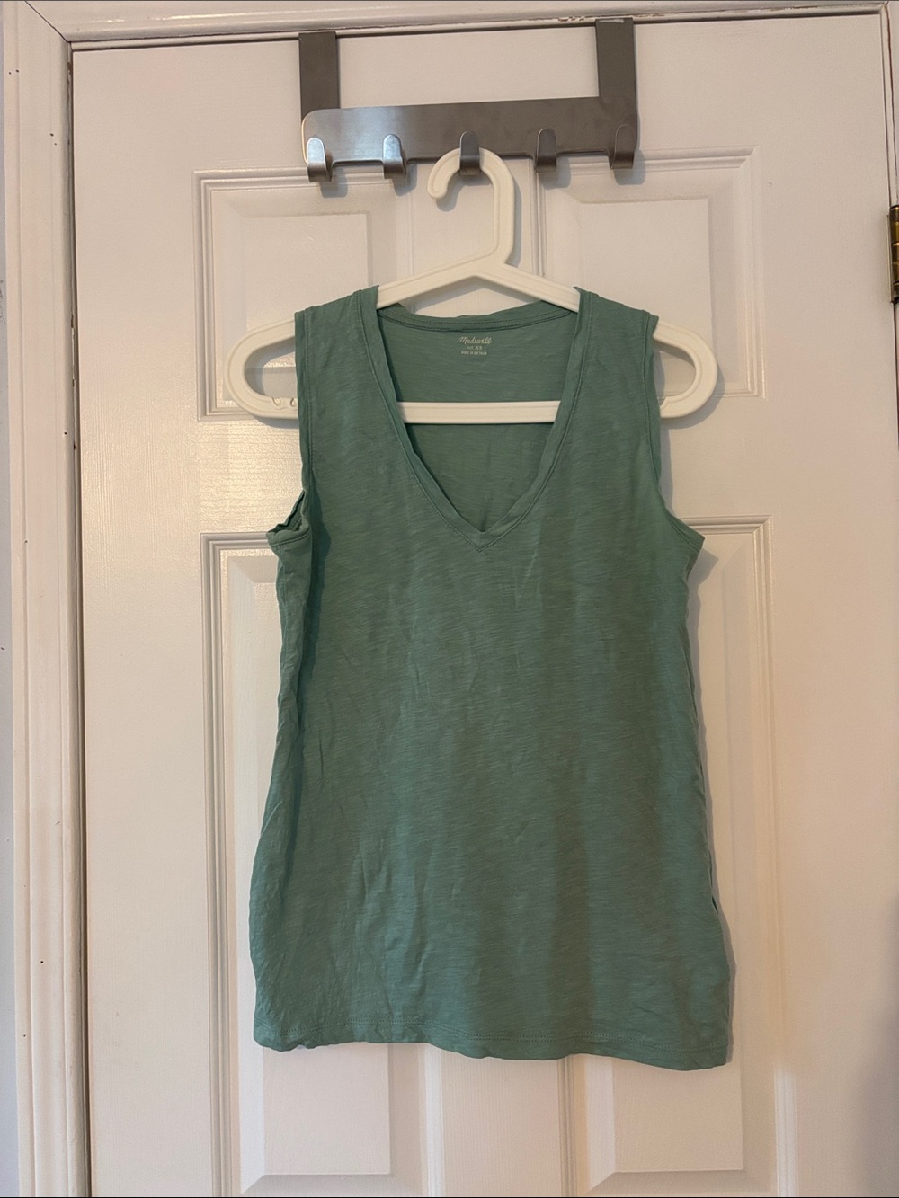 ❤️Madewell 100%cotton Sleeveless V-Neck Tank Top in Sage Green